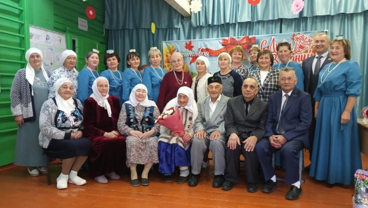 Өч буынга белем биргән остазга — 90 яшь