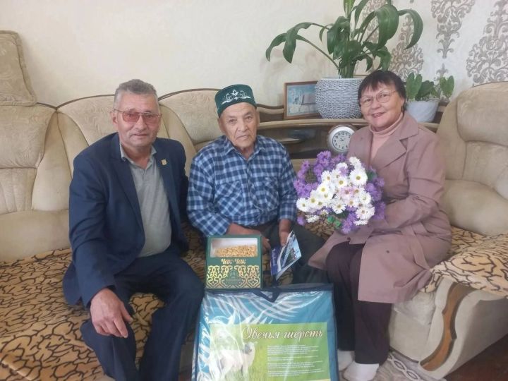 Озын гомерле әби-бабайларыбыз — авылның горурлыгы, яшь буын өчен сабырлык һәм ныклык үрнәге